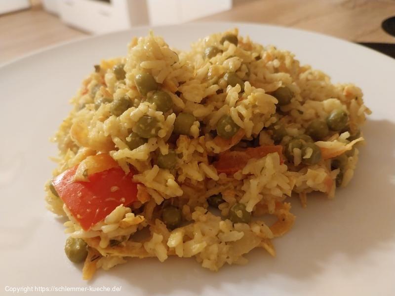 Curry-Reispfanne mit Gemüse und Frischkäse