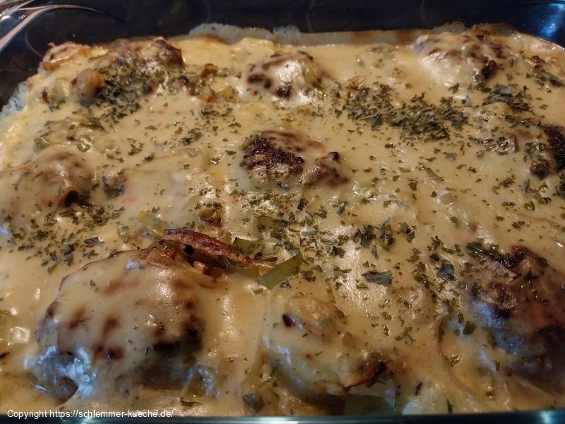 Kartoffelauflauf mit Frikadellen und Obatzda